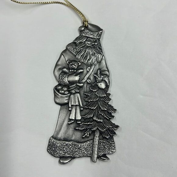 Vintage Avon pewter Santa ornament - Picture 1 of 5